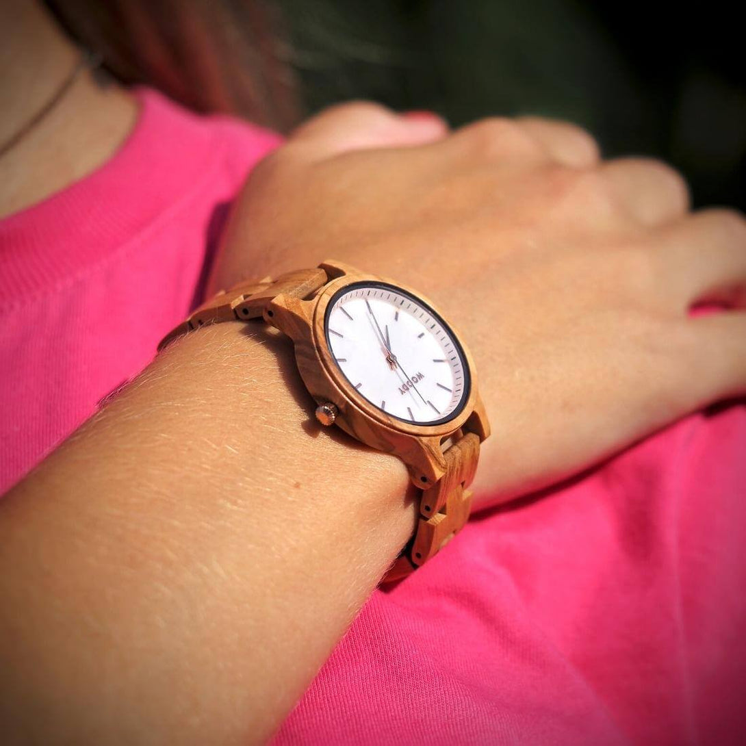 Houten vrouwen horloge uniek cadeau voor geliefden